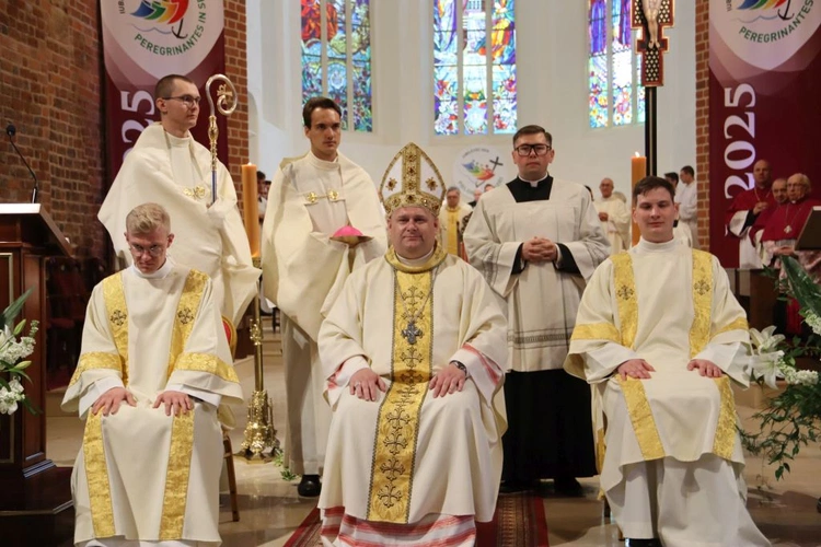 Święcenia diakonatu w głogowskiej kolegiacie