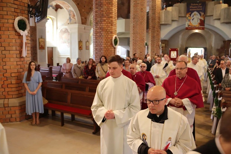 Święcenia diakonatu w głogowskiej kolegiacie