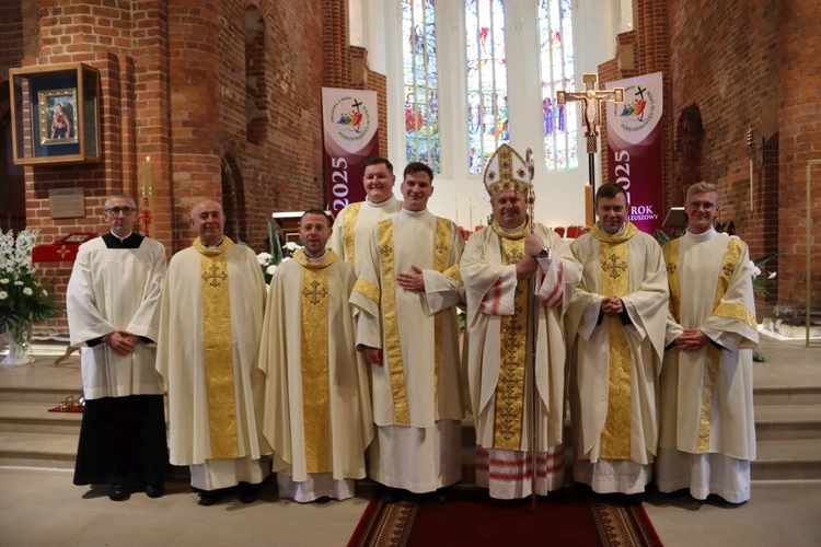 Święcenia diakonatu w głogowskiej kolegiacie