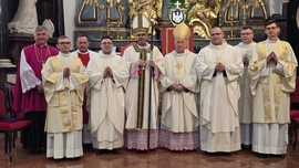Grono prezbiterów diecezji powiększyło się o dwóch kapłanów, którzy w gotowości czekają na zadania i ludzi, z którymi mają budować Kościół łowicki.