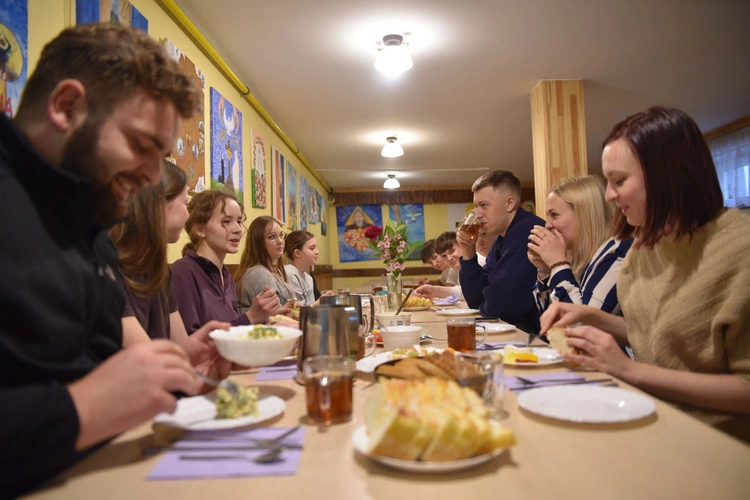 Tacy, jak oni, pomagają młodym być w Kościele