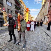 Poszli w drogę za światłem