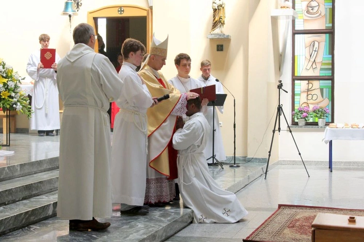 Święcenia diakonatu u kamilianów 