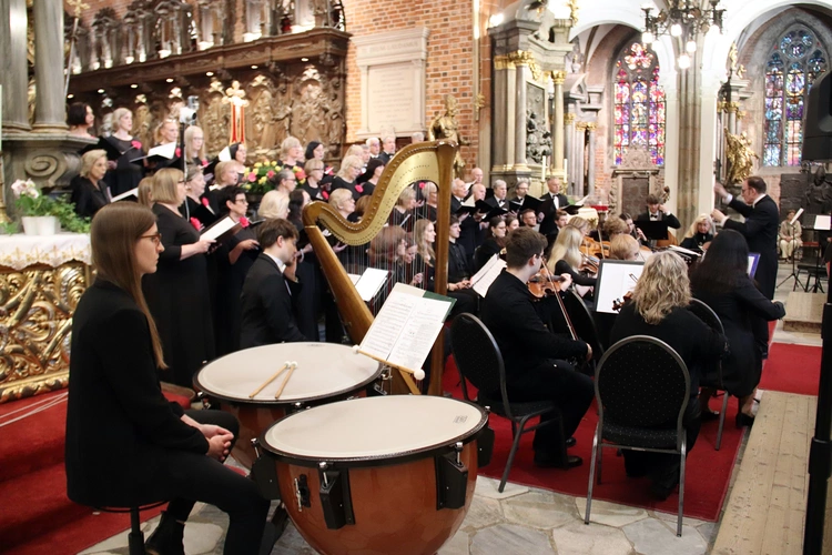 Koncert w katedrze wrocławskiej "Niech zabrzmią głosy kochających serc"