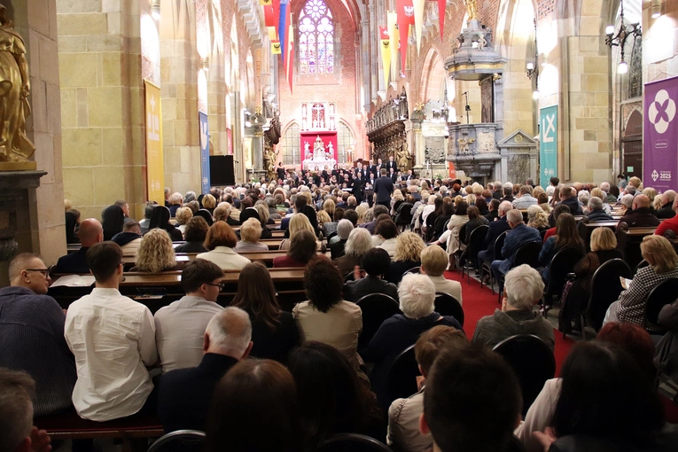Koncert w katedrze wrocławskiej "Niech zabrzmią głosy kochających serc"