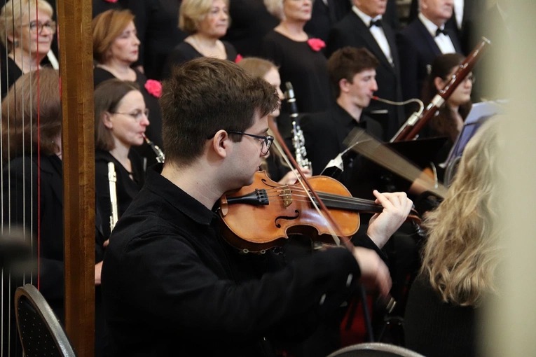 Koncert w katedrze wrocławskiej "Niech zabrzmią głosy kochających serc"