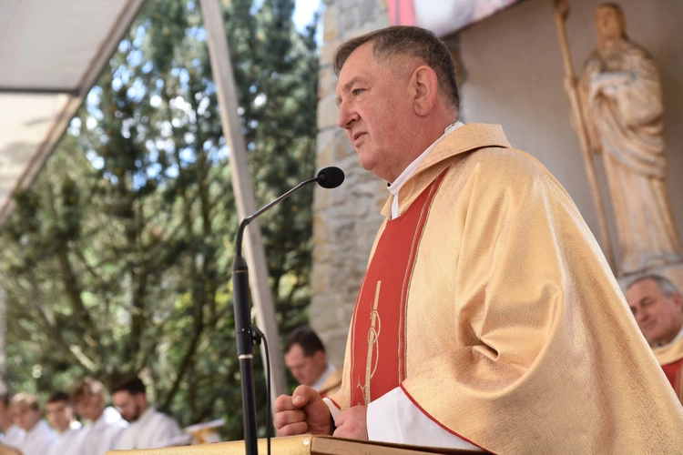 Wmurowanie kamienia węgielnego w Ochotnicy Dolnej