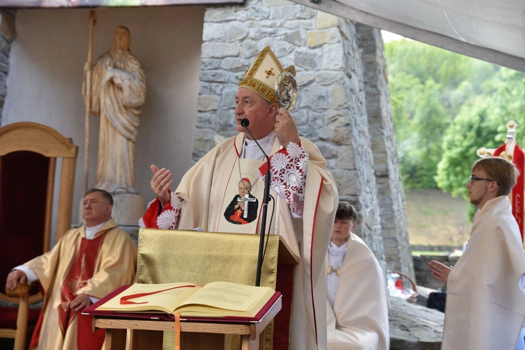 Wmurowanie kamienia węgielnego w Ochotnicy Dolnej