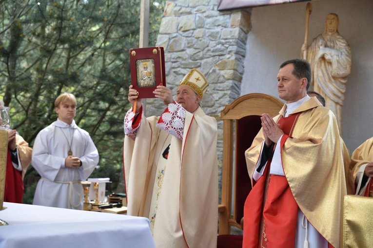 Wmurowanie kamienia węgielnego w Ochotnicy Dolnej