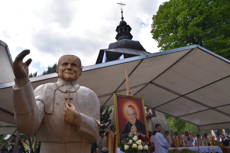 Wmurowanie kamienia węgielnego w Ochotnicy Dolnej