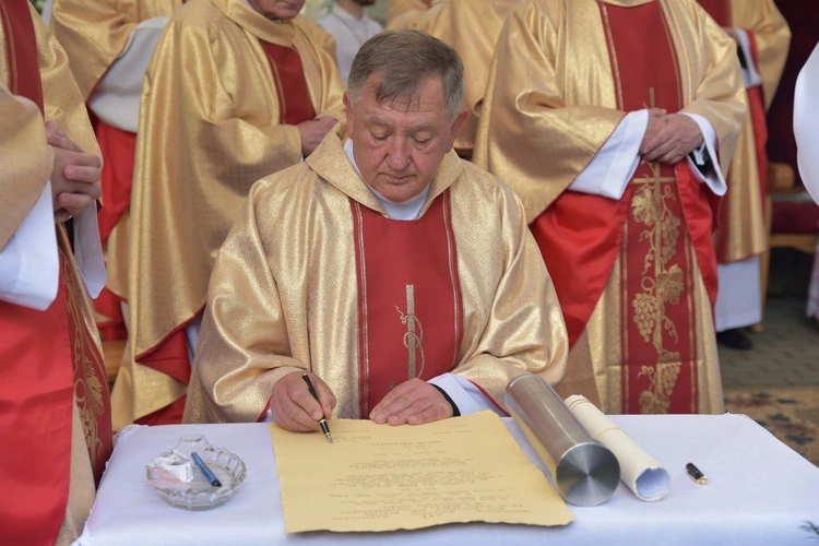 Wmurowanie kamienia węgielnego w Ochotnicy Dolnej