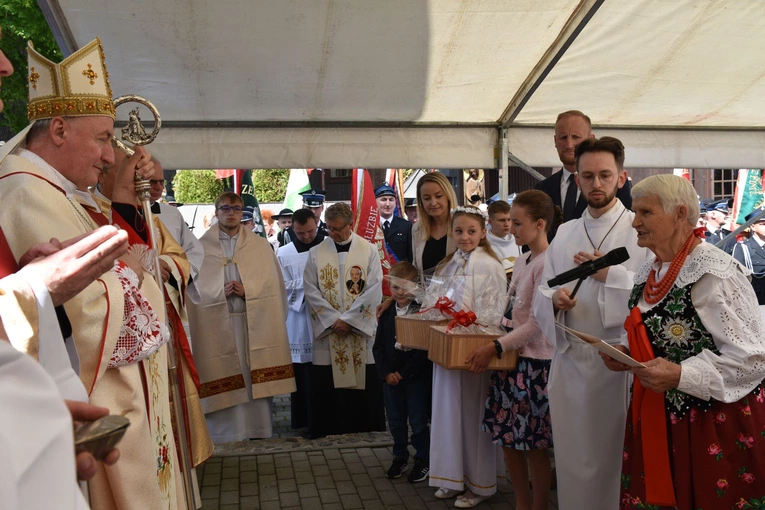Wmurowanie kamienia węgielnego w Ochotnicy Dolnej