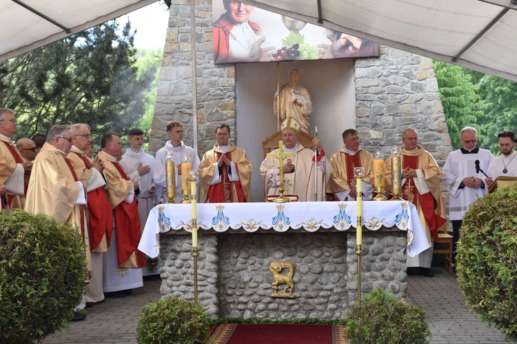 Wmurowanie kamienia węgielnego w Ochotnicy Dolnej