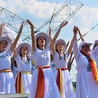 Tysiące serc, jedna wiara - Lednica 2000 łączy pokolenia