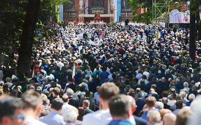 Według szacunków na kalwarii piekarskiej zjawiło się ponad 80 tysięcy pielgrzymów.