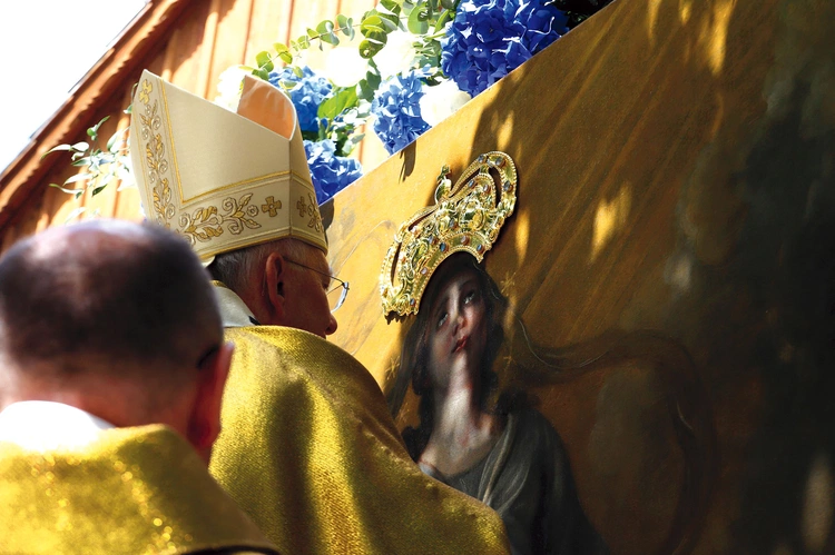 Akt nałożenia koron był podsumowaniem żywego od kilkuset lat nabożeństwa do Maryi.
