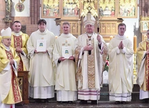  W konkatedrze św. Jakuba w Olsztynie trzech diakonów przyjęło z rąk abp. Józefa Górzyńskiego święcenia kapłańskie.