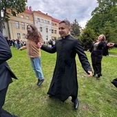 Podczas spotkania z młodzieżą zabawę integracyjną poprowadziły siostry ze Zgromadzenia Misjonarek Krwi Chrystusa z Wilkanowa. 