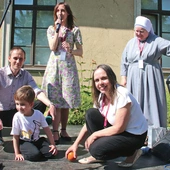 Wydarzenie miało elementy religijne, integracyjno-piknikowe oraz warsztatowe.