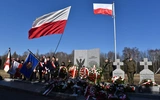 Katowice. Uroczystości pogrzebowe trzech żołnierzy podziemia niepodległościowego