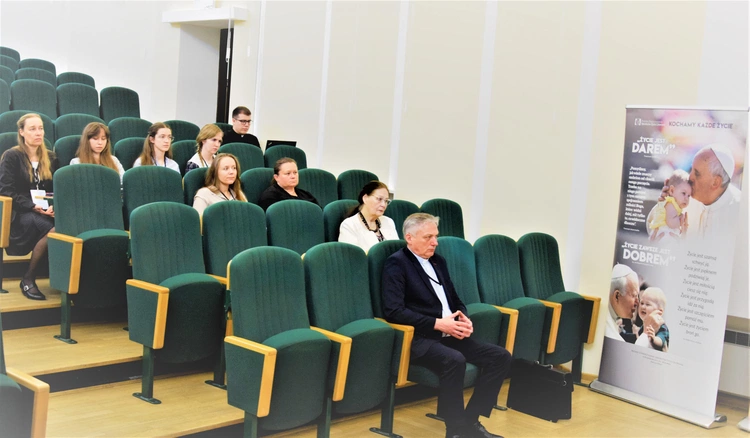 Od poczęcia po relację – interdyscyplinarna refleksja nad życiem prenatalnym na KUL