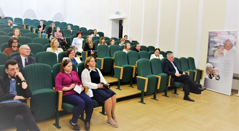 Od poczęcia po relację – interdyscyplinarna refleksja nad życiem prenatalnym na KUL