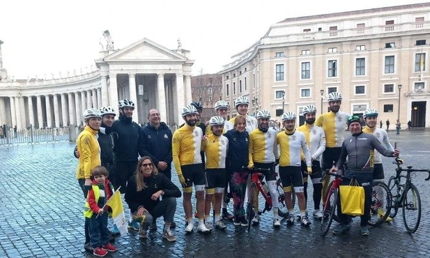Leon XIV pozdrowi uczestników Giro d’Italia, którzy przejadą przez Watykan 