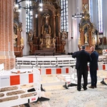 Wnętrze remontowanej katedry opolskiej
