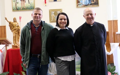 Elwira, Rafał i ks. Sławomir Płusa zapraszają do udziału w przygotowanych spotkaniach.