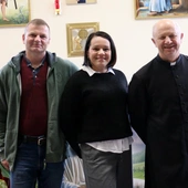 Elwira, Rafał i ks. Sławomir Płusa zapraszają do udziału w przygotowanych spotkaniach.