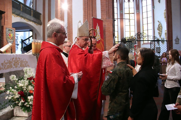 Uroczysta Msza św. z biskupem polowym i bierzmowanie w bazylice św. Elżbiety