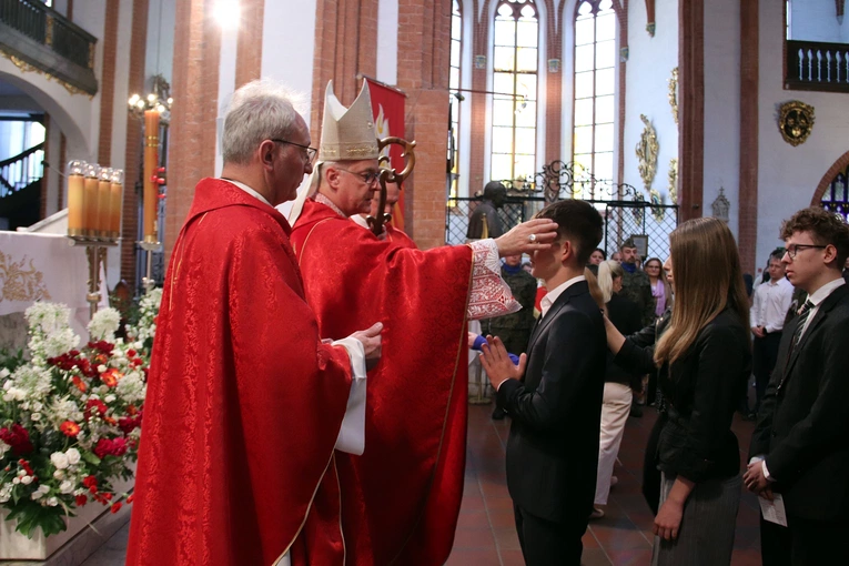 Uroczysta Msza św. z biskupem polowym i bierzmowanie w bazylice św. Elżbiety