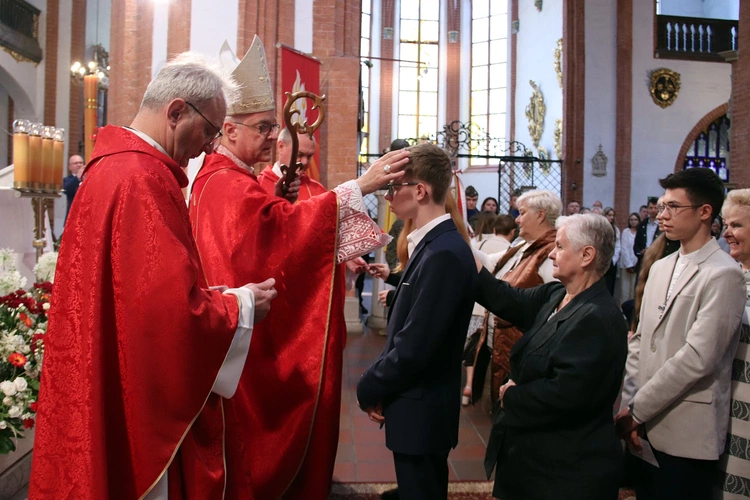 Uroczysta Msza św. z biskupem polowym i bierzmowanie w bazylice św. Elżbiety