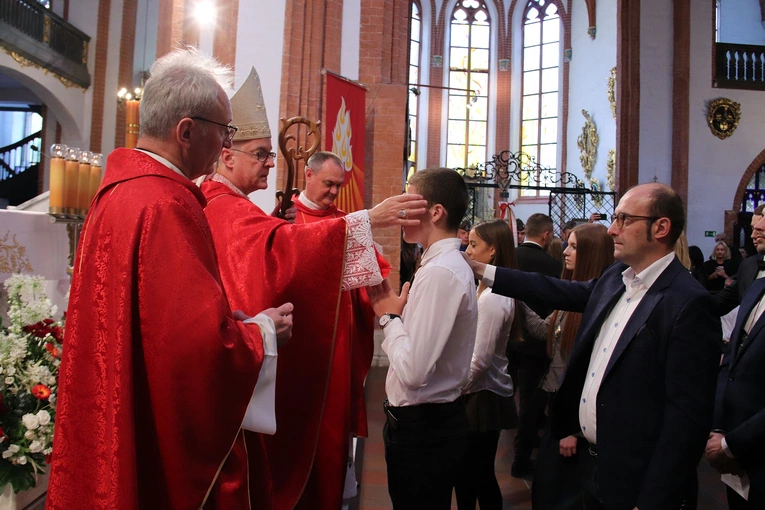 Uroczysta Msza św. z biskupem polowym i bierzmowanie w bazylice św. Elżbiety