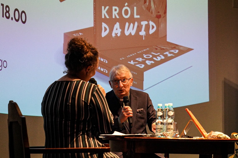 Spotkanie autorskie z ks. prof Jerzym Szymikiem