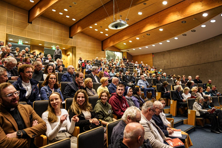 Spotkanie autorskie z ks. prof Jerzym Szymikiem