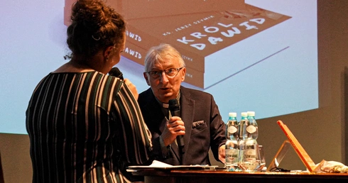 "Melech Dawid chaj", "Król Dawid żyje"