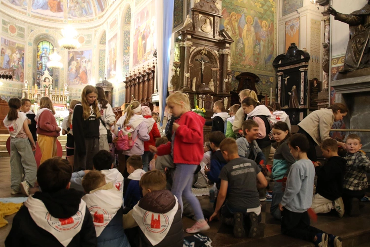 Płock. Dzień dziecka w ogrodzie biskupim