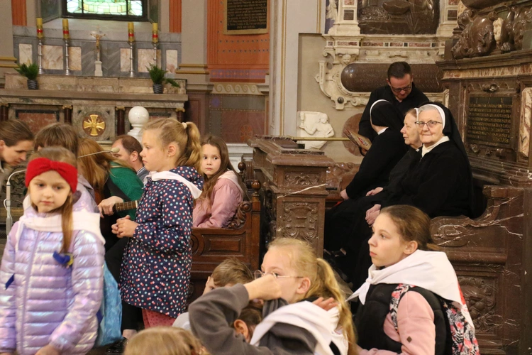 Płock. Dzień dziecka w ogrodzie biskupim