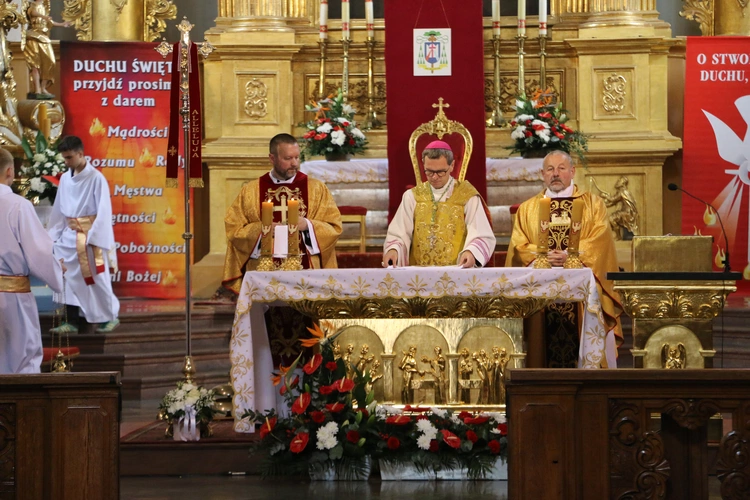 Pułtusk. XXVI Sacrosong Diecezji Płockiej (Msza św. w bazylice)