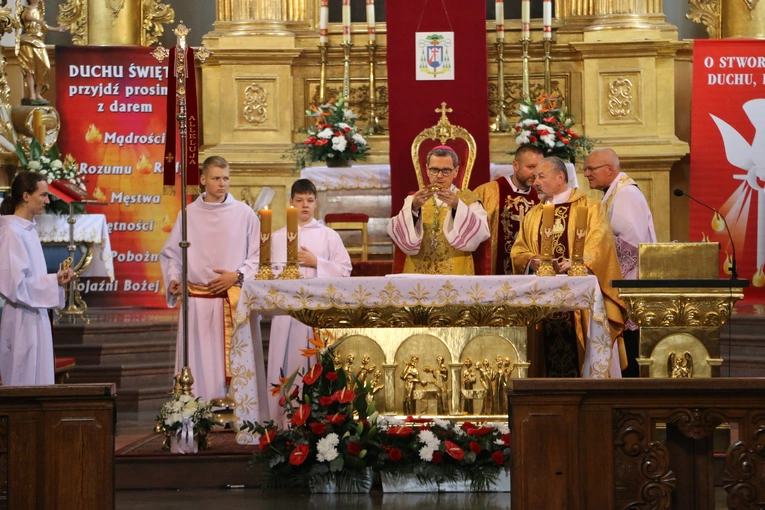 Pułtusk. XXVI Sacrosong Diecezji Płockiej (Msza św. w bazylice)