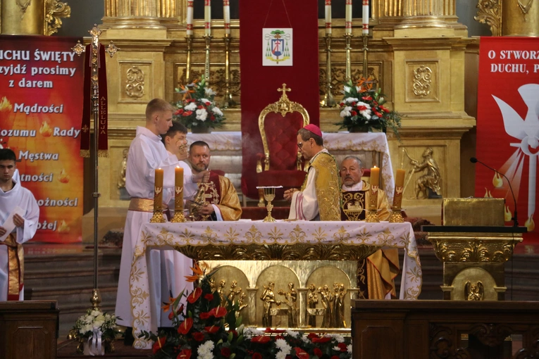 Pułtusk. XXVI Sacrosong Diecezji Płockiej (Msza św. w bazylice)