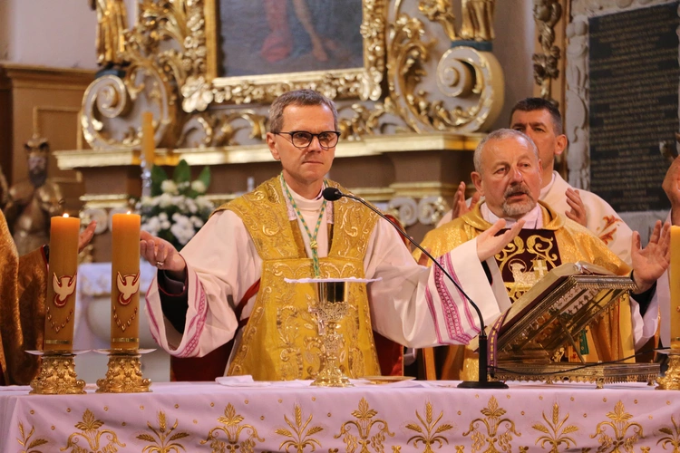 Pułtusk. XXVI Sacrosong Diecezji Płockiej (Msza św. w bazylice)