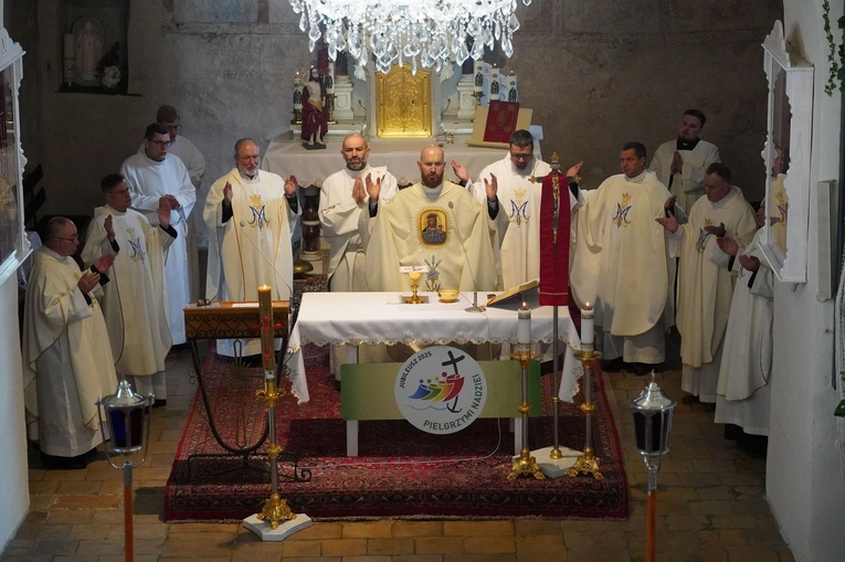 Pielgrzymka modlących się za kapłanów i o powołania 