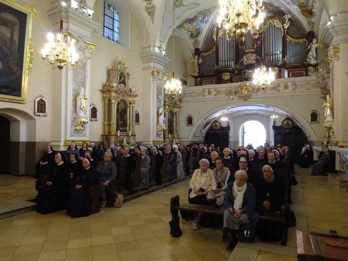 Pielgrzymka osób konsekrowanych