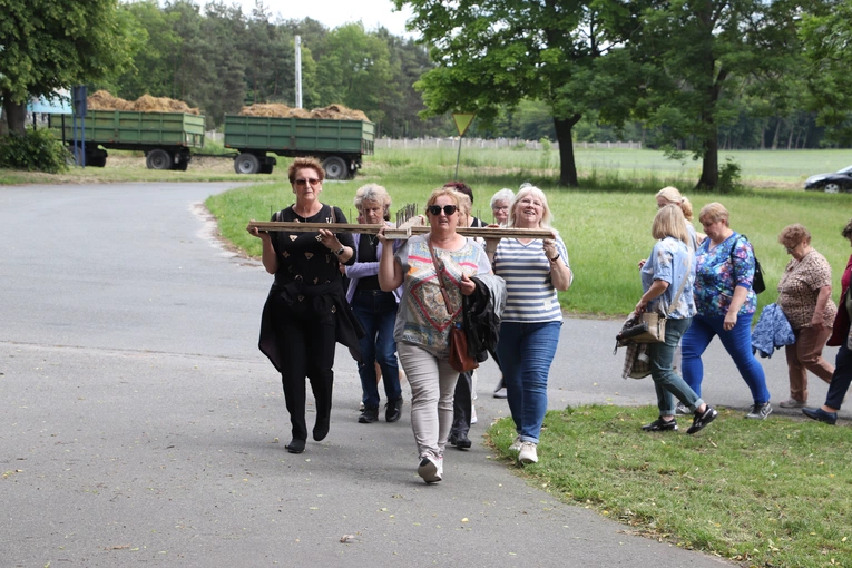 XII Diecezjalna Pielgrzymka Kobiet - wędrówka