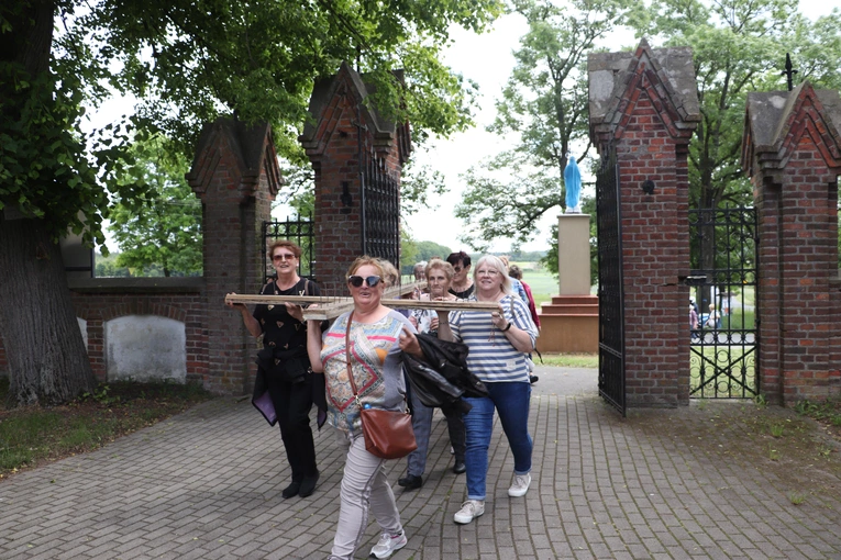 XII Diecezjalna Pielgrzymka Kobiet - wędrówka