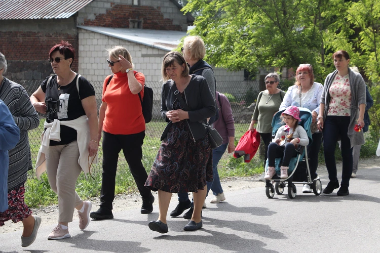 XII Diecezjalna Pielgrzymka Kobiet - wędrówka