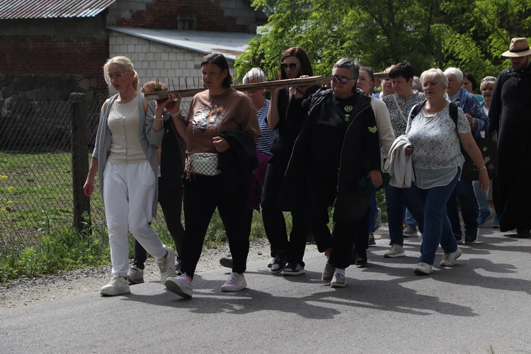 XII Diecezjalna Pielgrzymka Kobiet - wędrówka