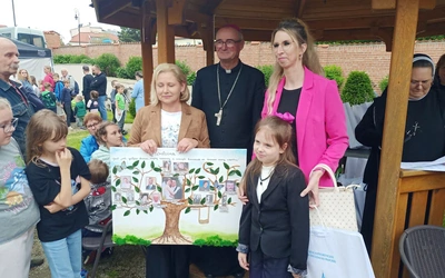 Rodzinne korzenie na papierze. Rozstrzygnięto konkurs "Moja rodzina - drzewo genealogiczne"